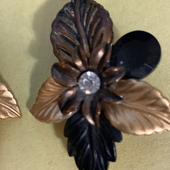 Gorgeous clip on style earrings* - Picture 4 of 5